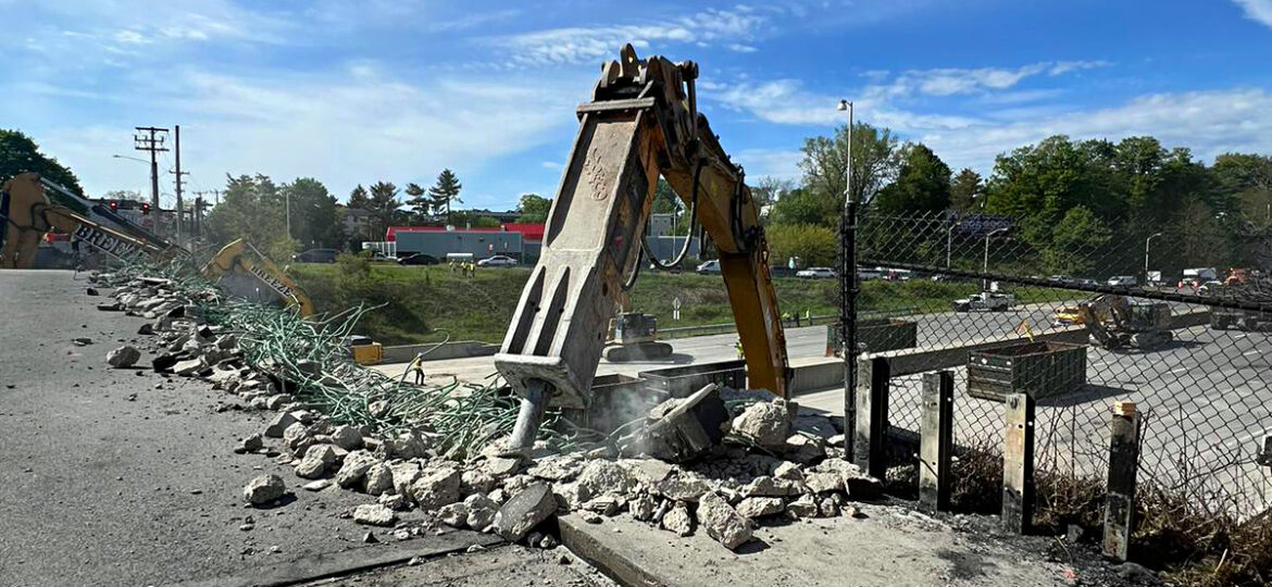 outils Indeco démolition pont à Norwalk
